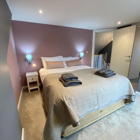 Beautiful 5 Bedroom, Amazing Water & Valley Views 다트머스 외부 사진