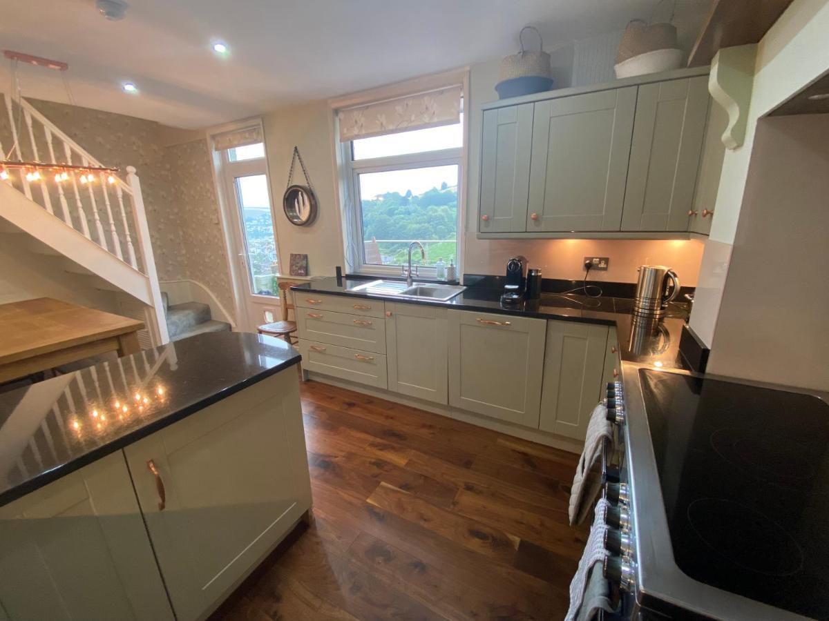 Beautiful 5 Bedroom, Amazing Water & Valley Views 다트머스 외부 사진
