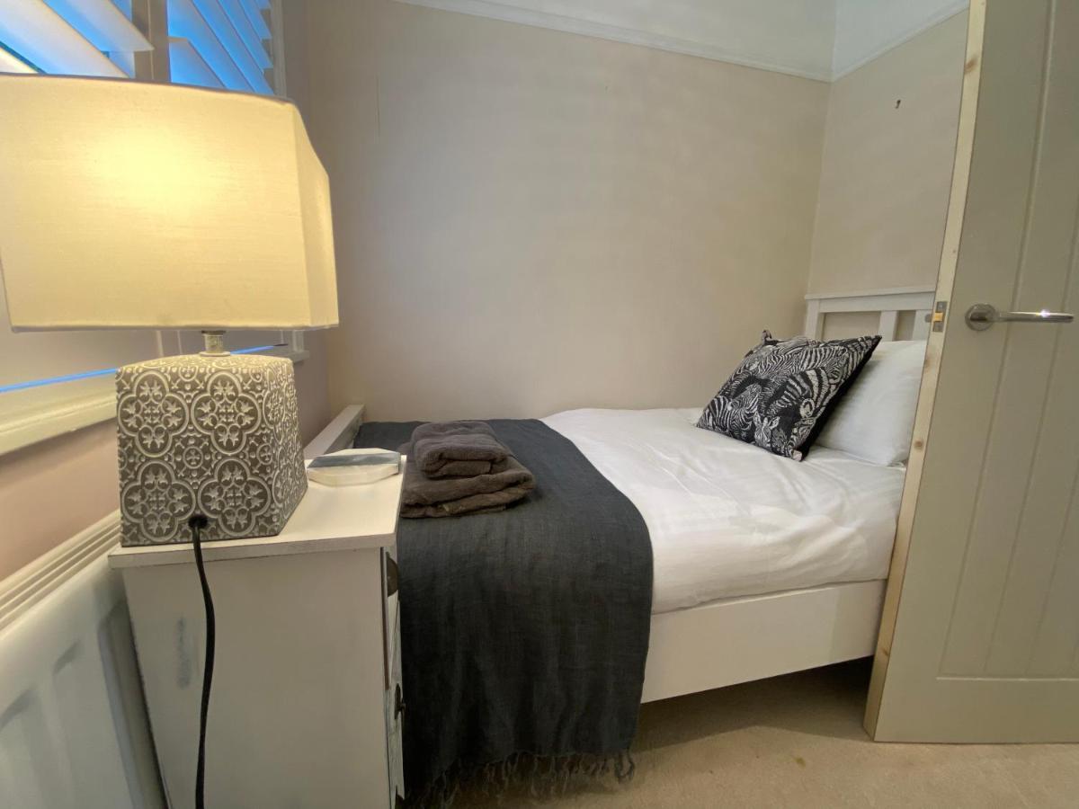 Beautiful 5 Bedroom, Amazing Water & Valley Views 다트머스 외부 사진