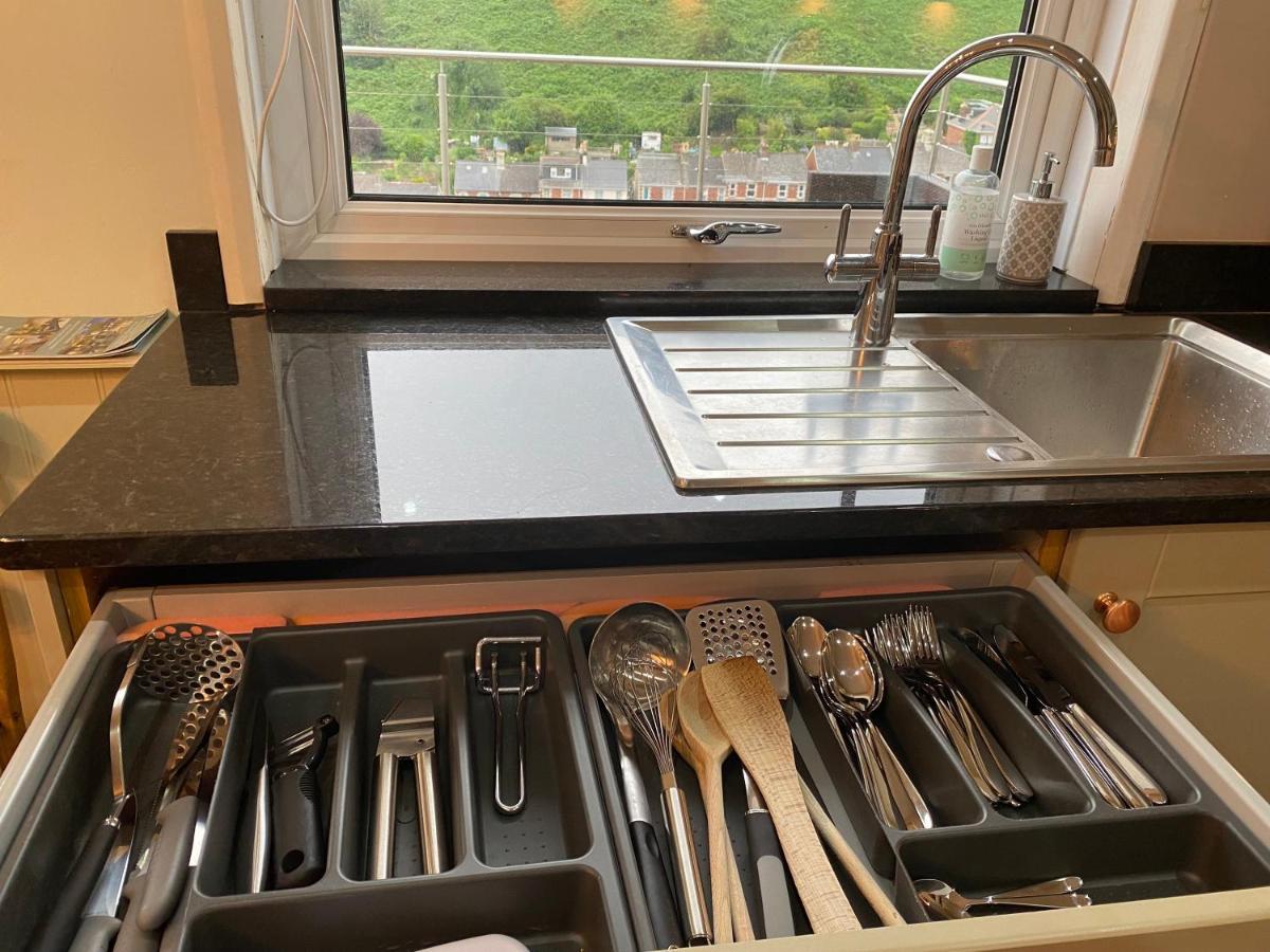 Beautiful 5 Bedroom, Amazing Water & Valley Views 다트머스 외부 사진