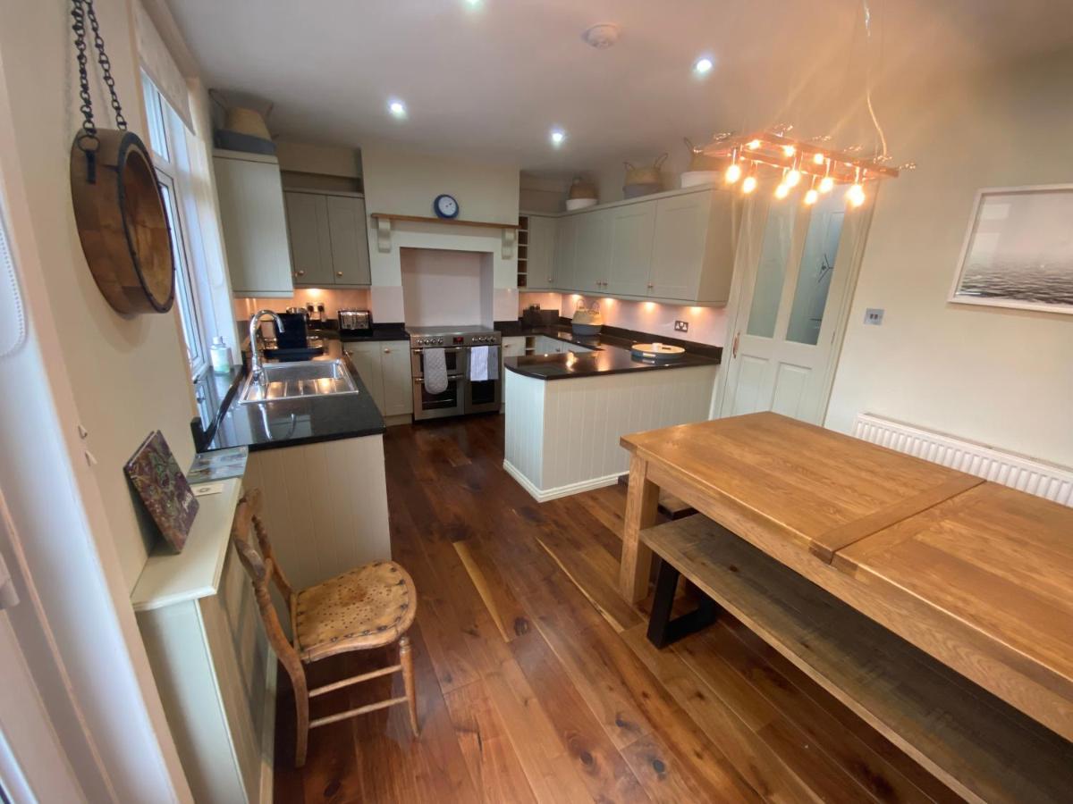 Beautiful 5 Bedroom, Amazing Water & Valley Views 다트머스 외부 사진